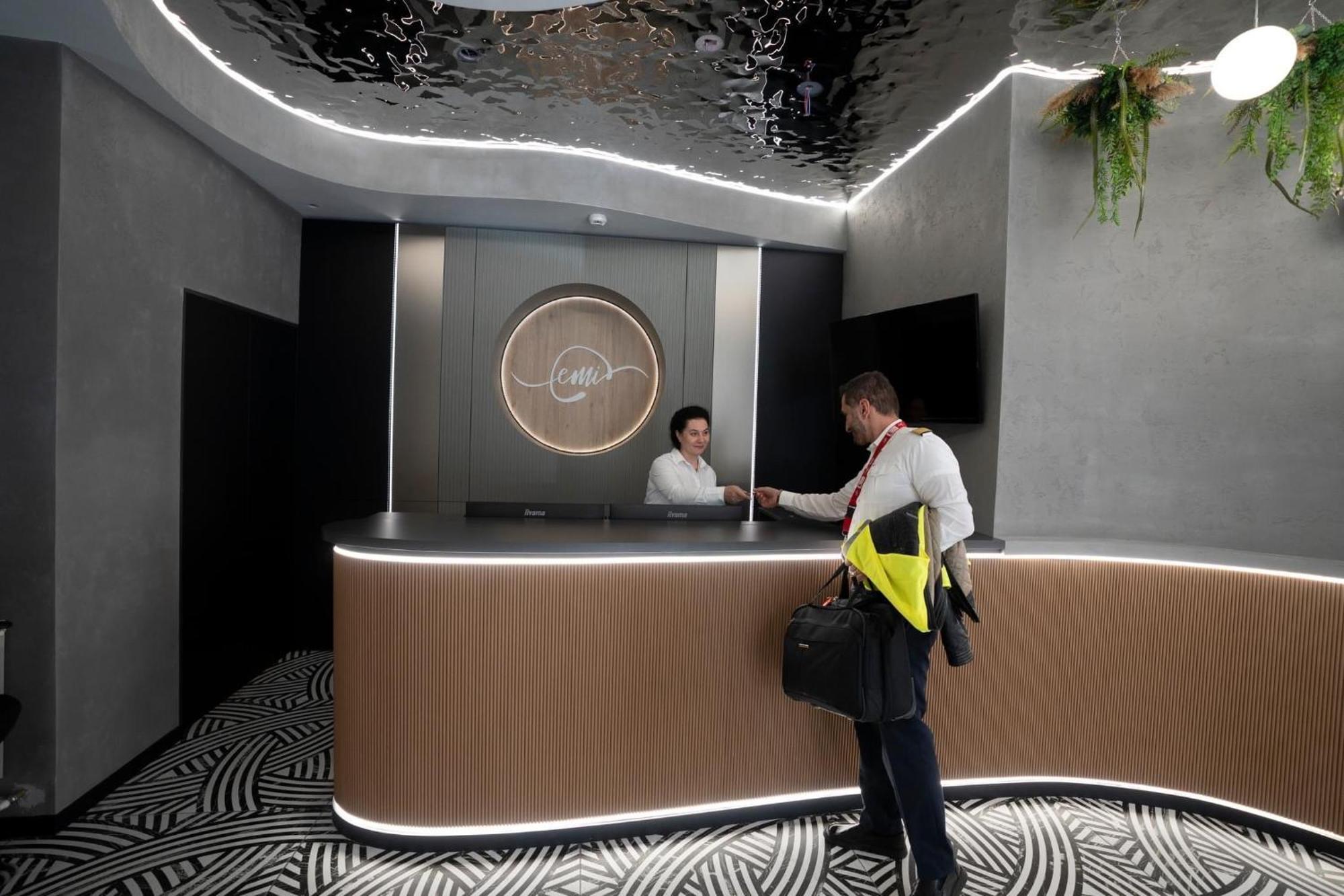 Hotel Emi Mihail Kogălniceanu Buitenkant foto