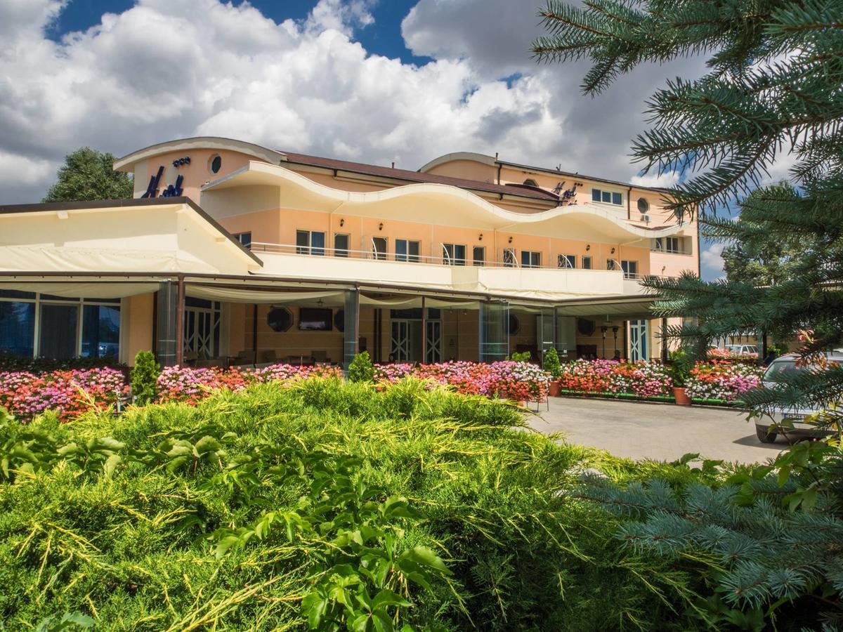 Hotel Emi Mihail Kogălniceanu Buitenkant foto